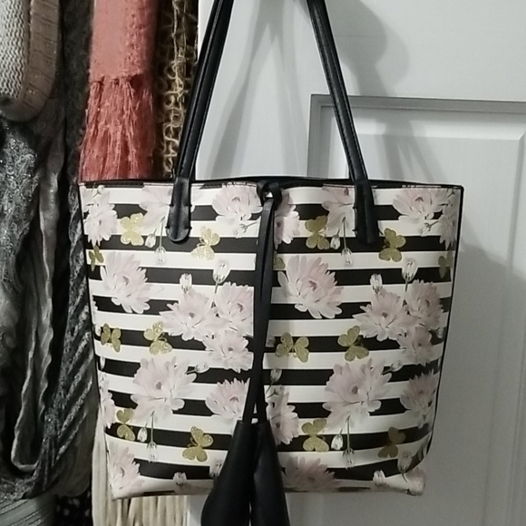 Boutique Handbags - Cute purse